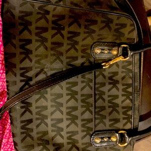 Michael kors purse gently used